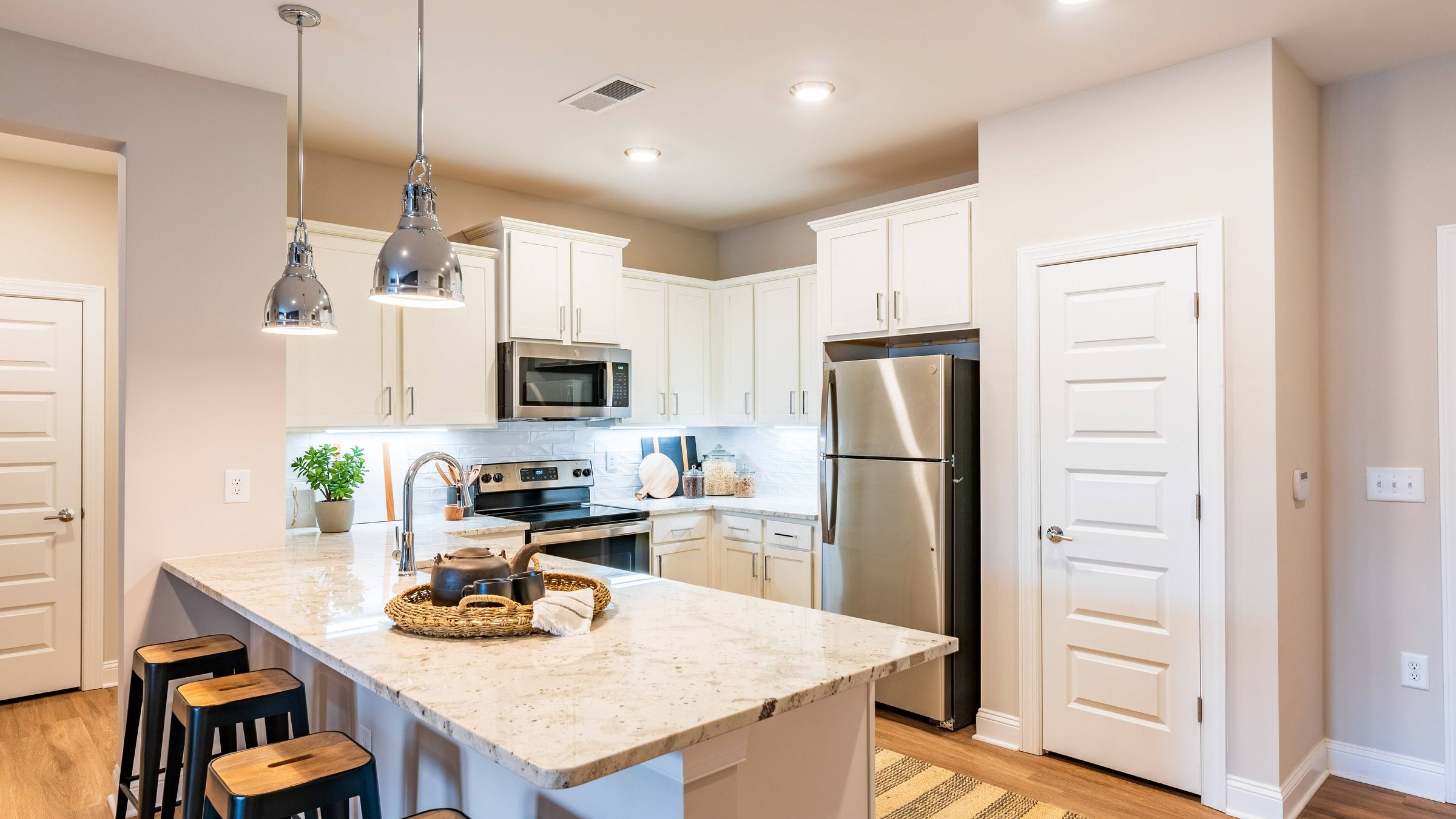 Hawthorne at the Crestbeautiful apartment kitchen with stainless steel appliances, granite countertops, and a large kitchen peninsula
